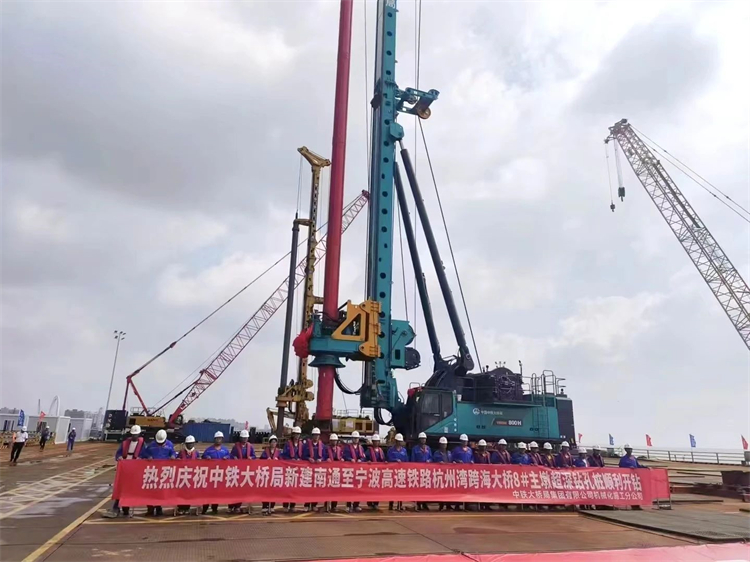 再战世界级工程！Z6人生就是博智能超等旋挖钻机SWDM800H助建杭州湾跨海铁路桥项目