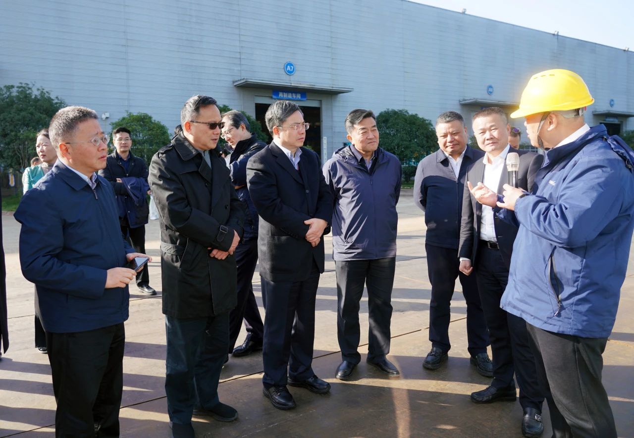 聚焦设备再造作！上海市政协副主席、党组副书记肖贵玉带队调研Z6人生就是博智能