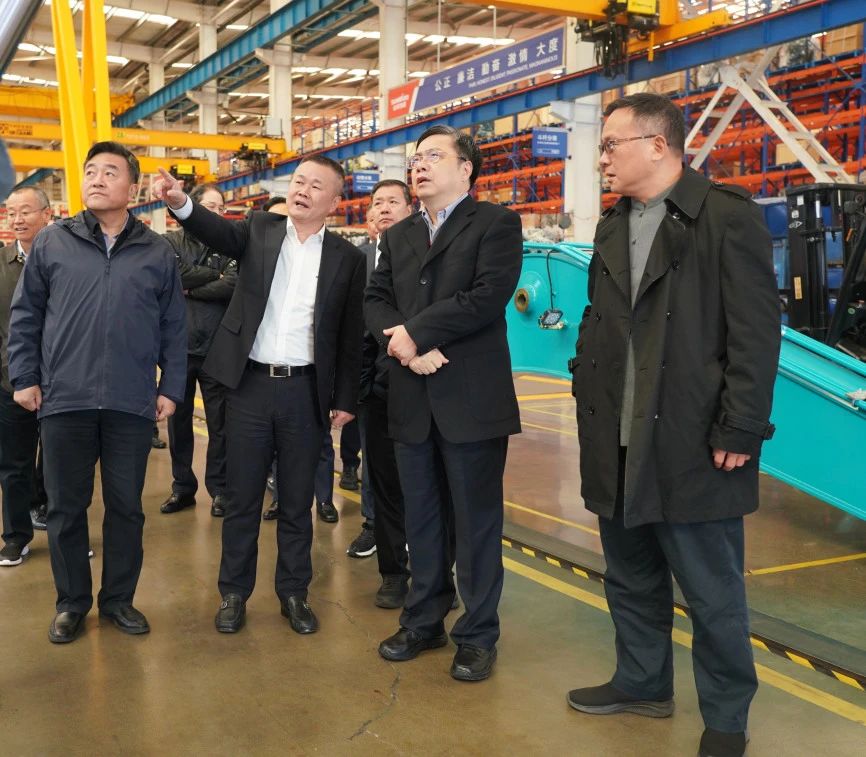 聚焦设备再造作！上海市政协副主席、党组副书记肖贵玉带队调研Z6人生就是博智能