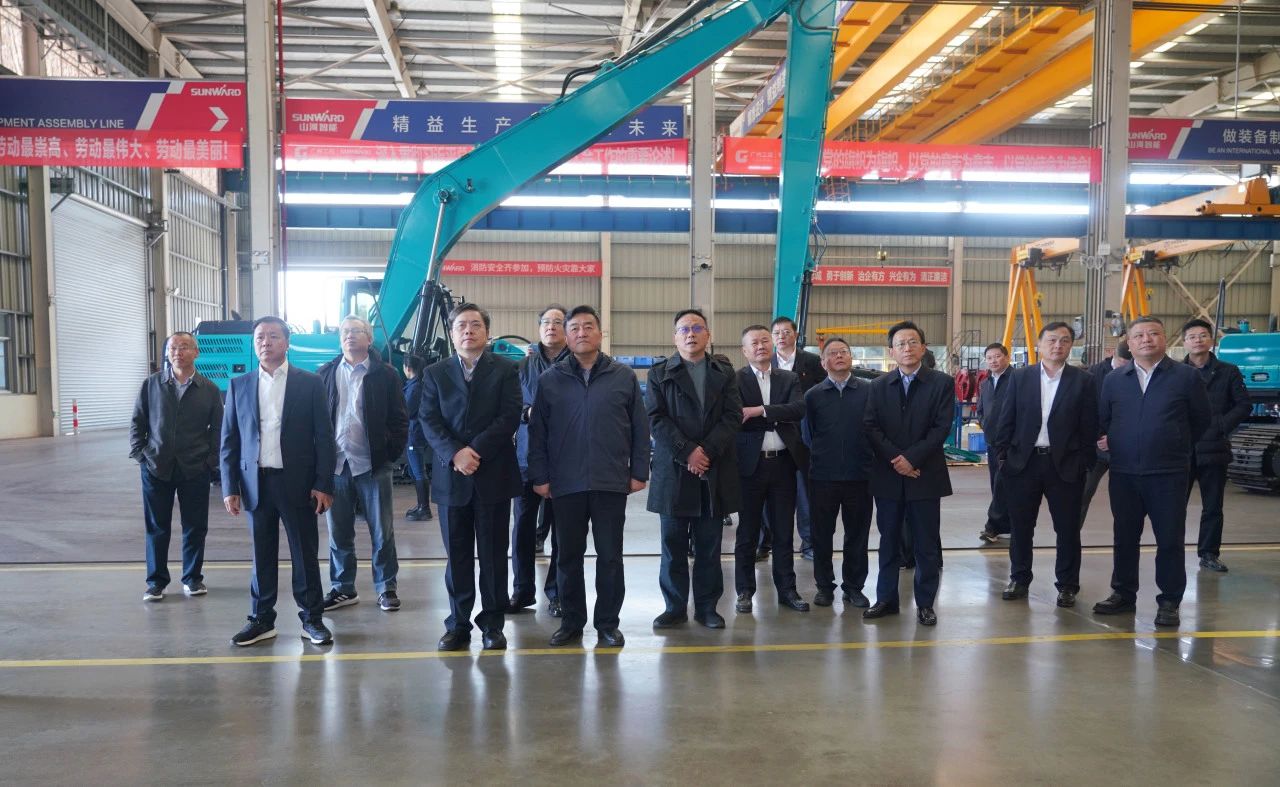 聚焦设备再造作！上海市政协副主席、党组副书记肖贵玉带队调研Z6人生就是博智能