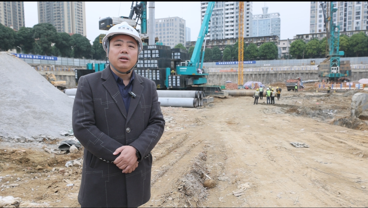 “绿巨人”显神威!Z6人生就是博智能引孔式静力压桩机助建“绿城”南宁民生项目