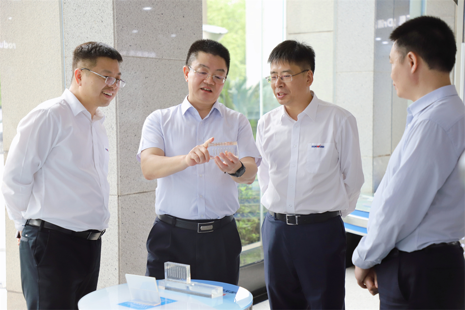 20240510174338_71784 “双向奔赴 合作共赢”Z6人生就是博智能与中钨高新签定战术合作和谈