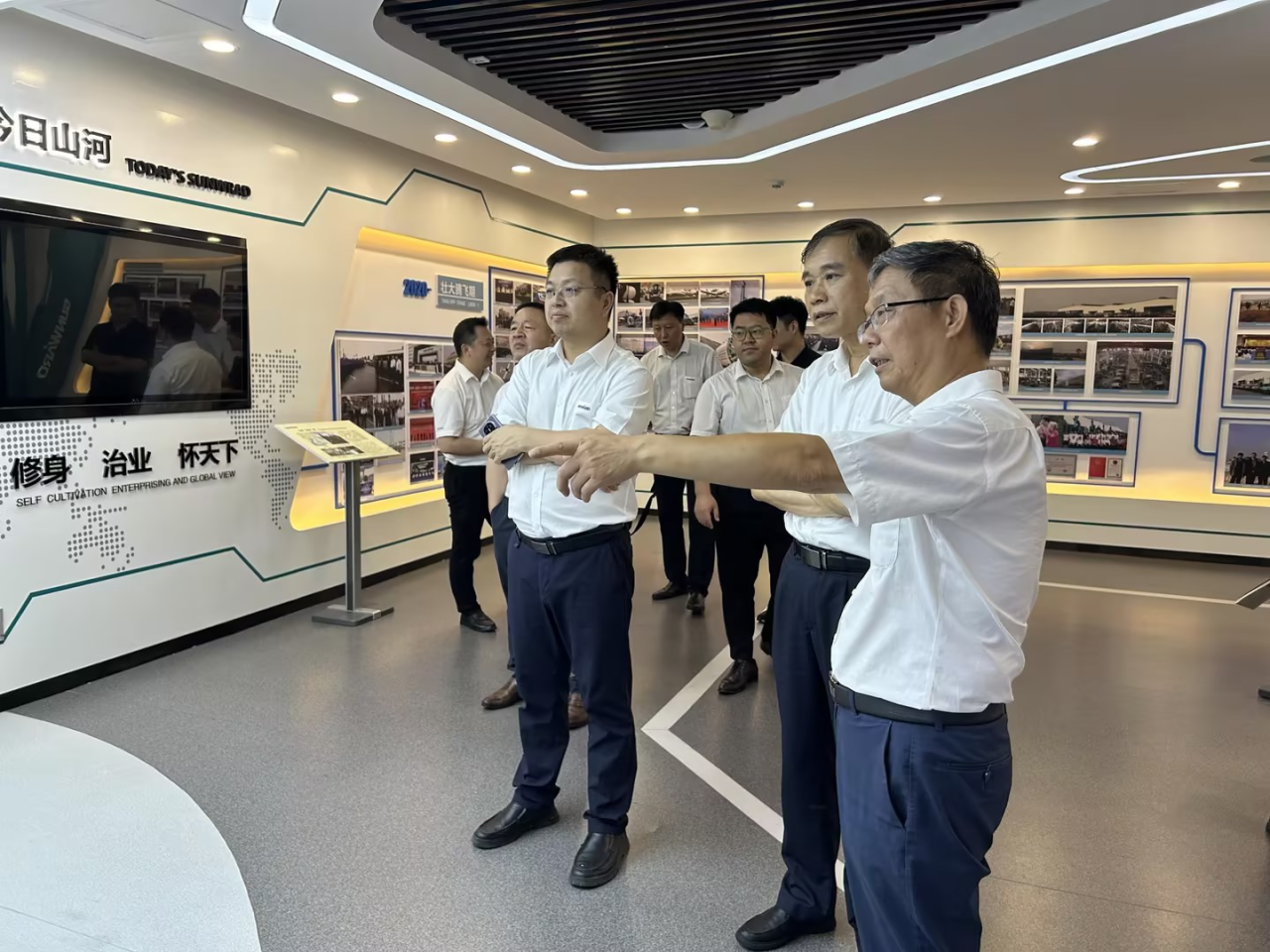 深入互换合作!广州港李明忠副总经理率队光临Z6人生就是博智能调查互换!