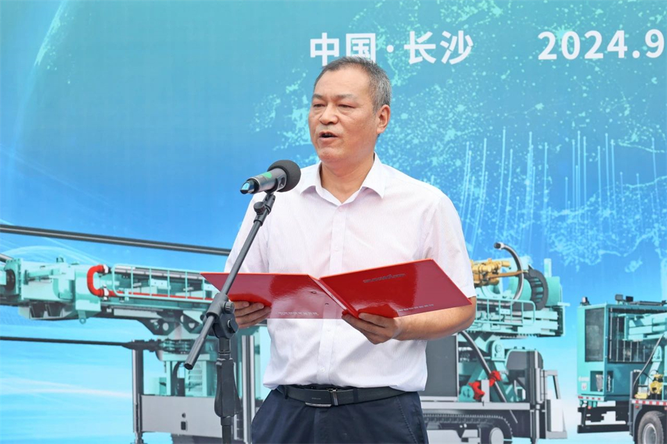 20240929082209_33409 引领绿色科技新篇章!Z6人生就是博智能新能源钻机成功交付