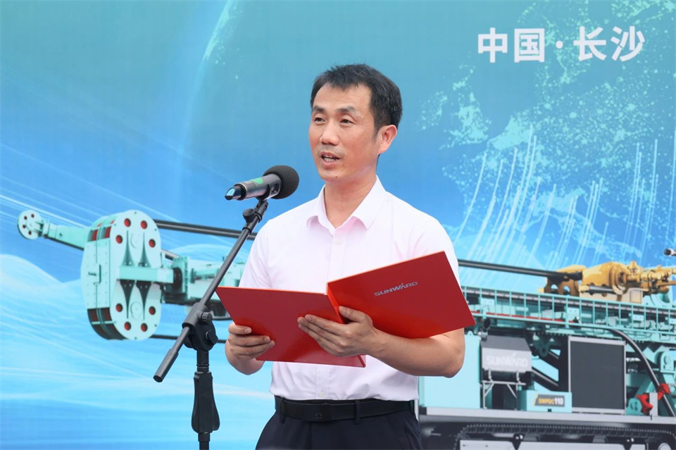 20240929082219_54474 引领绿色科技新篇章!Z6人生就是博智能新能源钻机成功交付