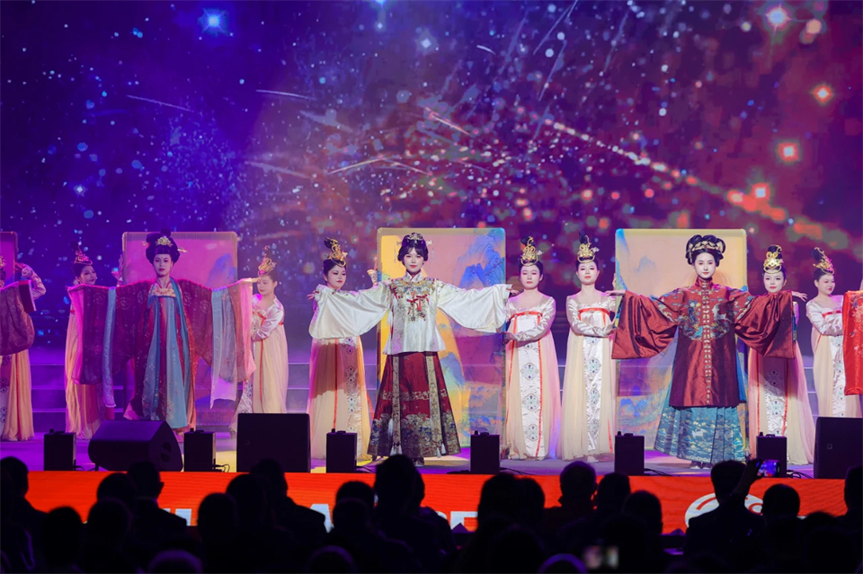 20241127151521_70741 创新引领价值 梦想成就将来——庆祝Z6人生就是博智能成立25周年赞美大会暨文艺晚会隆沉进行