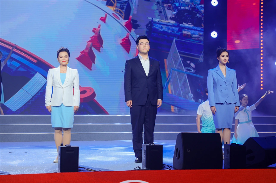 创新引领价值 梦想成就将来——庆祝Z6人生就是博智能成立25周年赞美大会暨文艺晚会隆沉进行