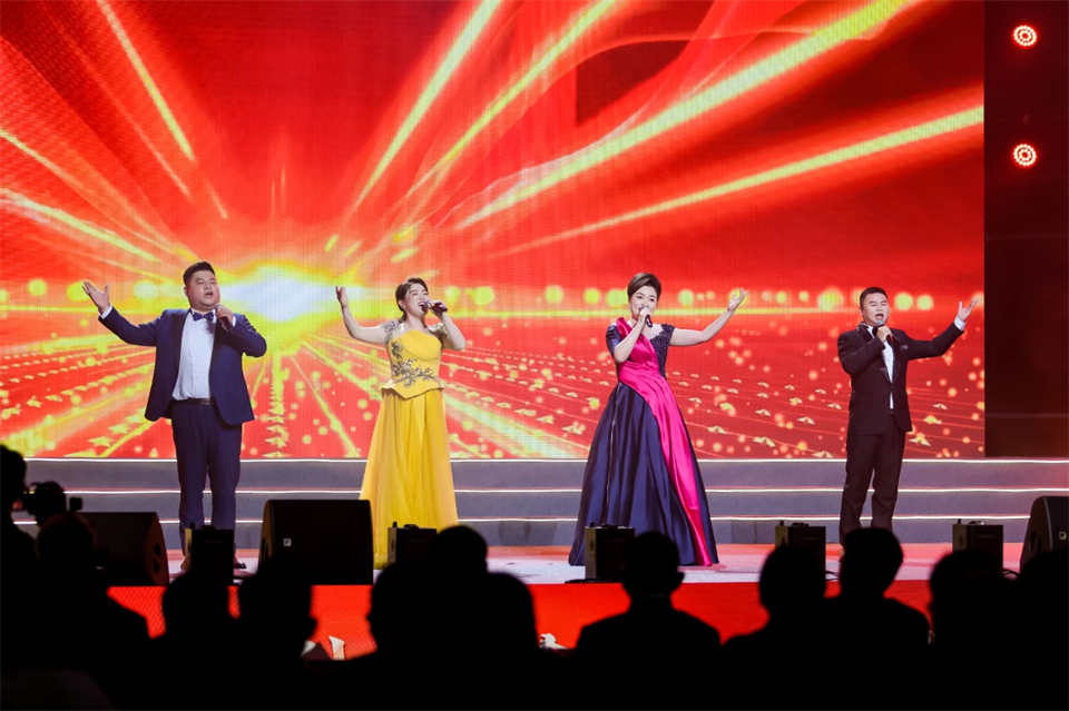 创新引领价值 梦想成就将来——庆祝Z6人生就是博智能成立25周年赞美大会暨文艺晚会隆沉进行