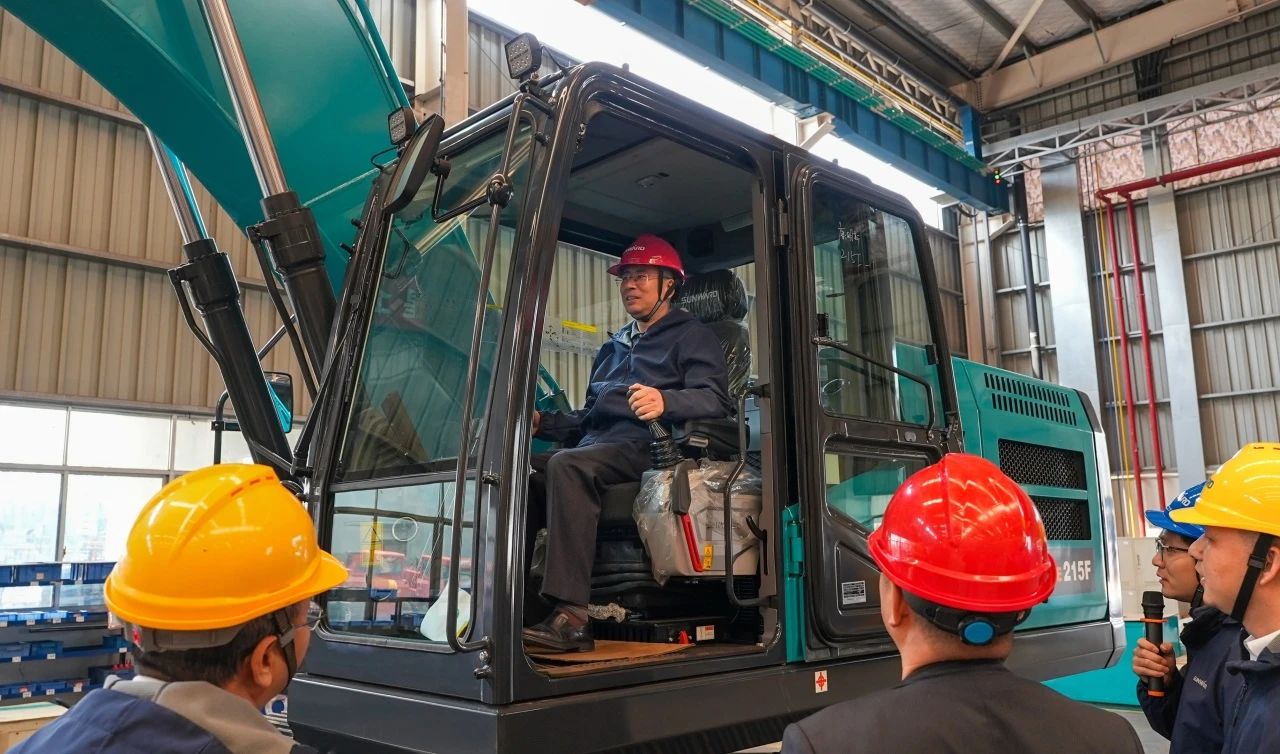 聚焦市场需要，Z6人生就是博智能三款精品工程液压挖掘机成功下线