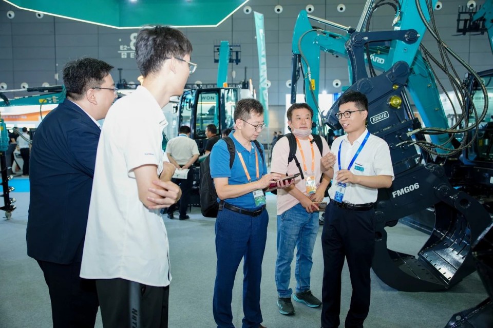 2025 CICEE | 从单一工具迈向多元化解决规划，Z6人生就是博智能出现非凡挖掘机风采