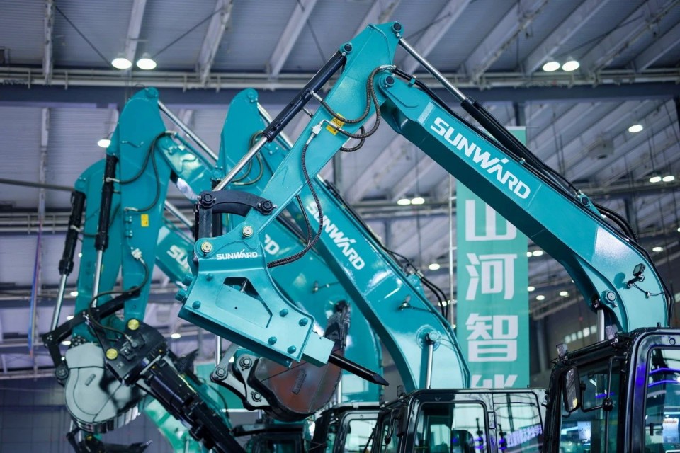 2025 CICEE | 从单一工具迈向多元化解决规划，Z6人生就是博智能出现非凡挖掘机风采