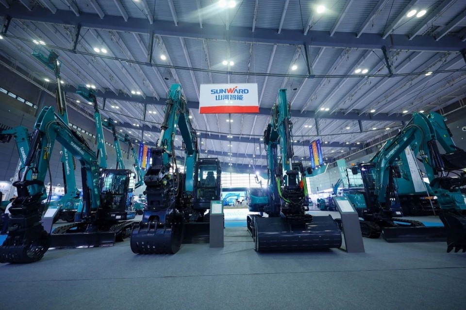 2025 CICEE | 从单一工具迈向多元化解决规划，Z6人生就是博智能出现非凡挖掘机风采