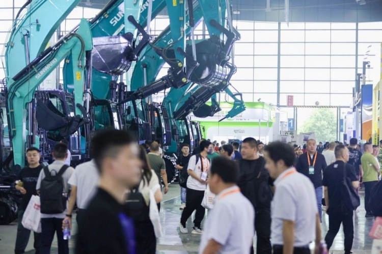 2025 CICEE | 打造极致精品化，Z6人生就是博智能挖掘机“圈粉”长沙展