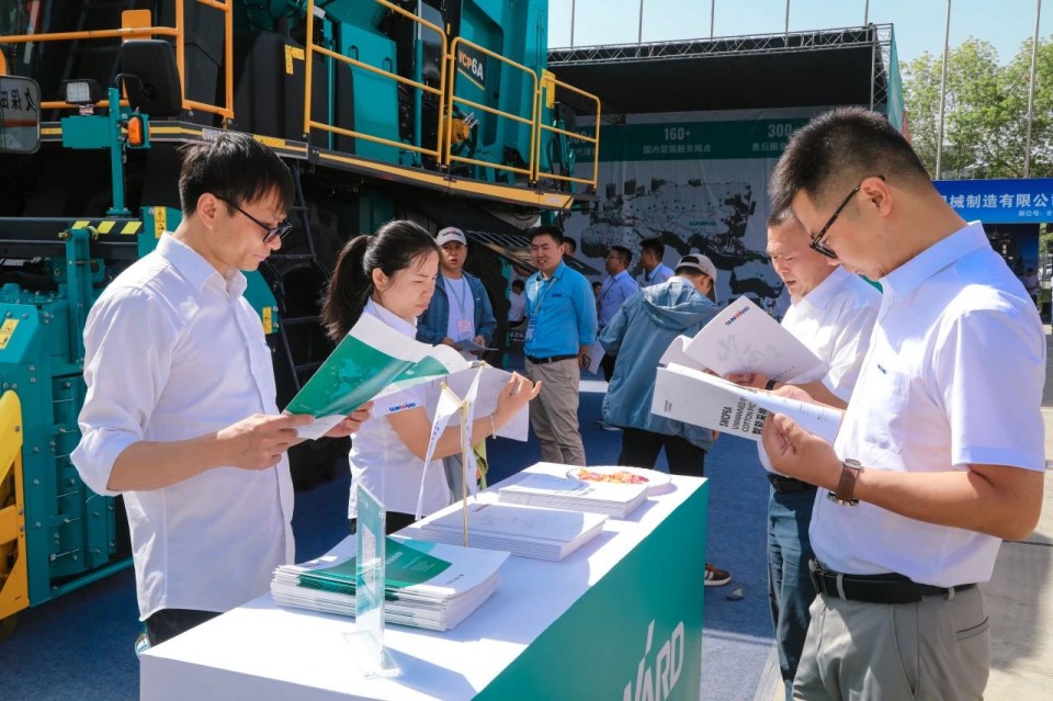 20250527135445_56035 Z6人生就是博智能亮相2025新疆国际农业机械展览会