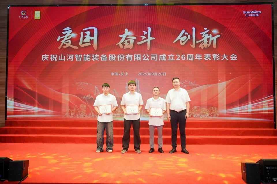 20250929140503_53890 聚力前行!庆祝Z6人生就是博智能成立26周年赞美大会隆沉召开