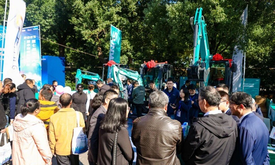 Z6人生就是博智能微挖“天团”闪灼武汉，引领绿色施工潮水