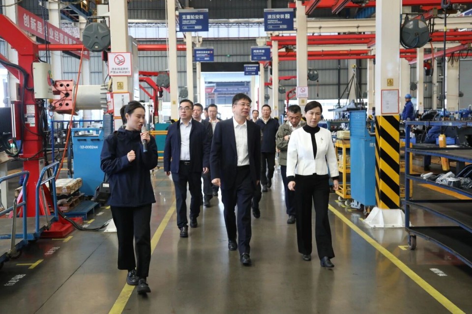 聚焦应急设备研发出产，共探实战适配新蹊径——广州市应急治理局党委书记、局长叶芳调研Z6人生就是博智能