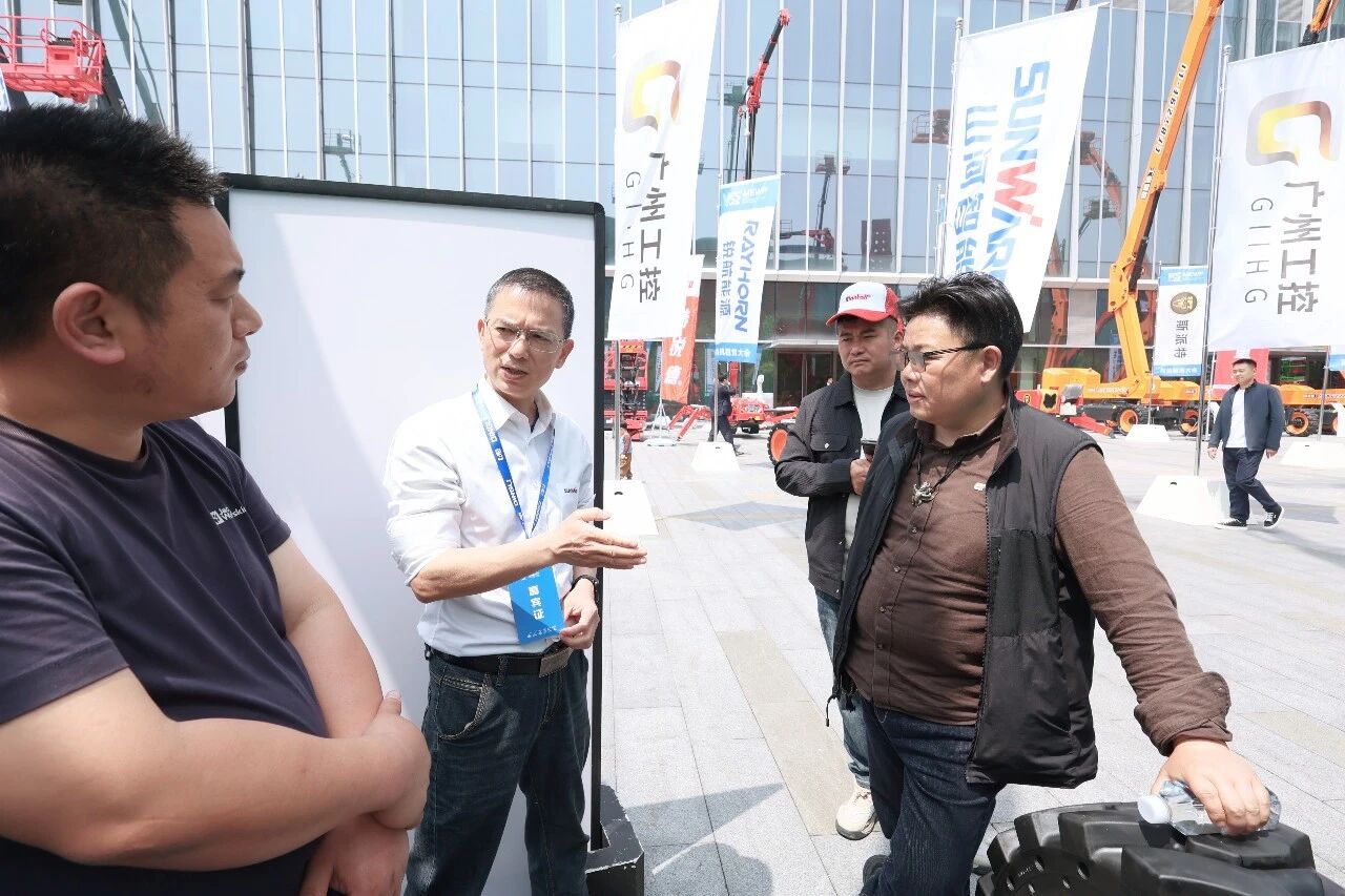 Z6人生就是博智能亮相第十届全国高空作业平台租赁大会