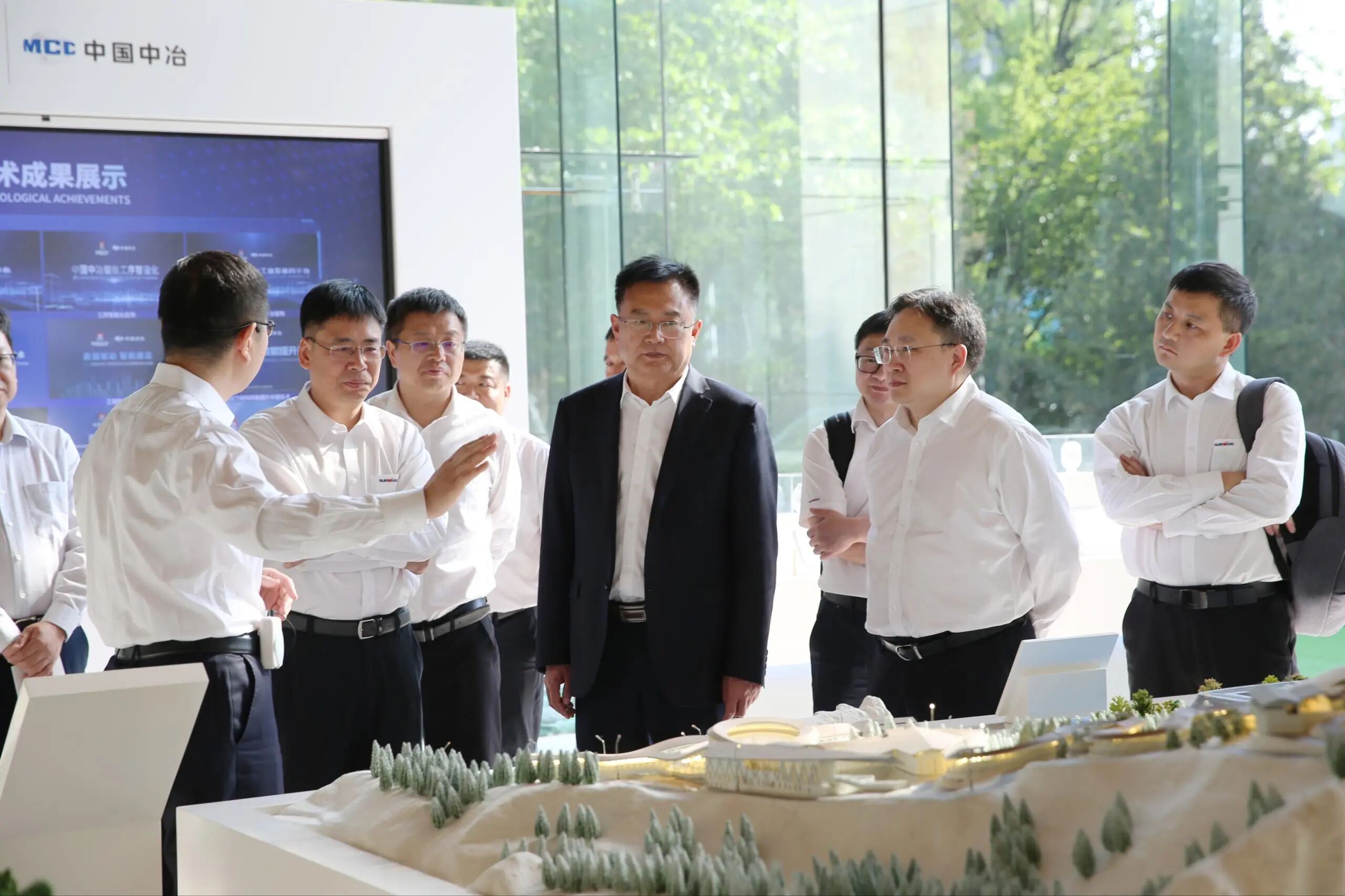 Z6人生就是博智能党委书记、董事长付向东率队造访中国中冶，推动构建合作共赢新标杆